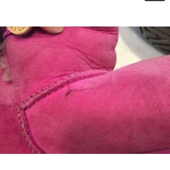 Ugg Boots Sz 5 Classic Short Bailey Button Magenta - Picture 8 of 8